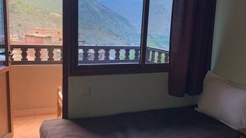 ํ์ฐ์ค, ์นจ์ค 5๊ฐ, ํก์ฐ, ๋ฐ์ฝ๋ | 5 ๊ฐ์ ์นจ์ค