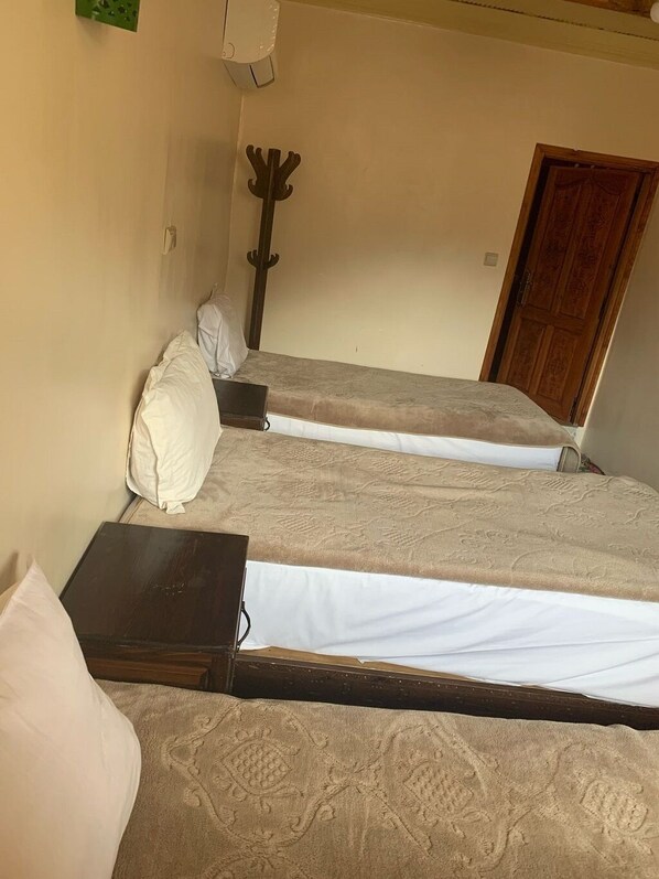 Nhà, 5 phòng ngủ, hút thuốc, ban công | 5 phòng ngủ 