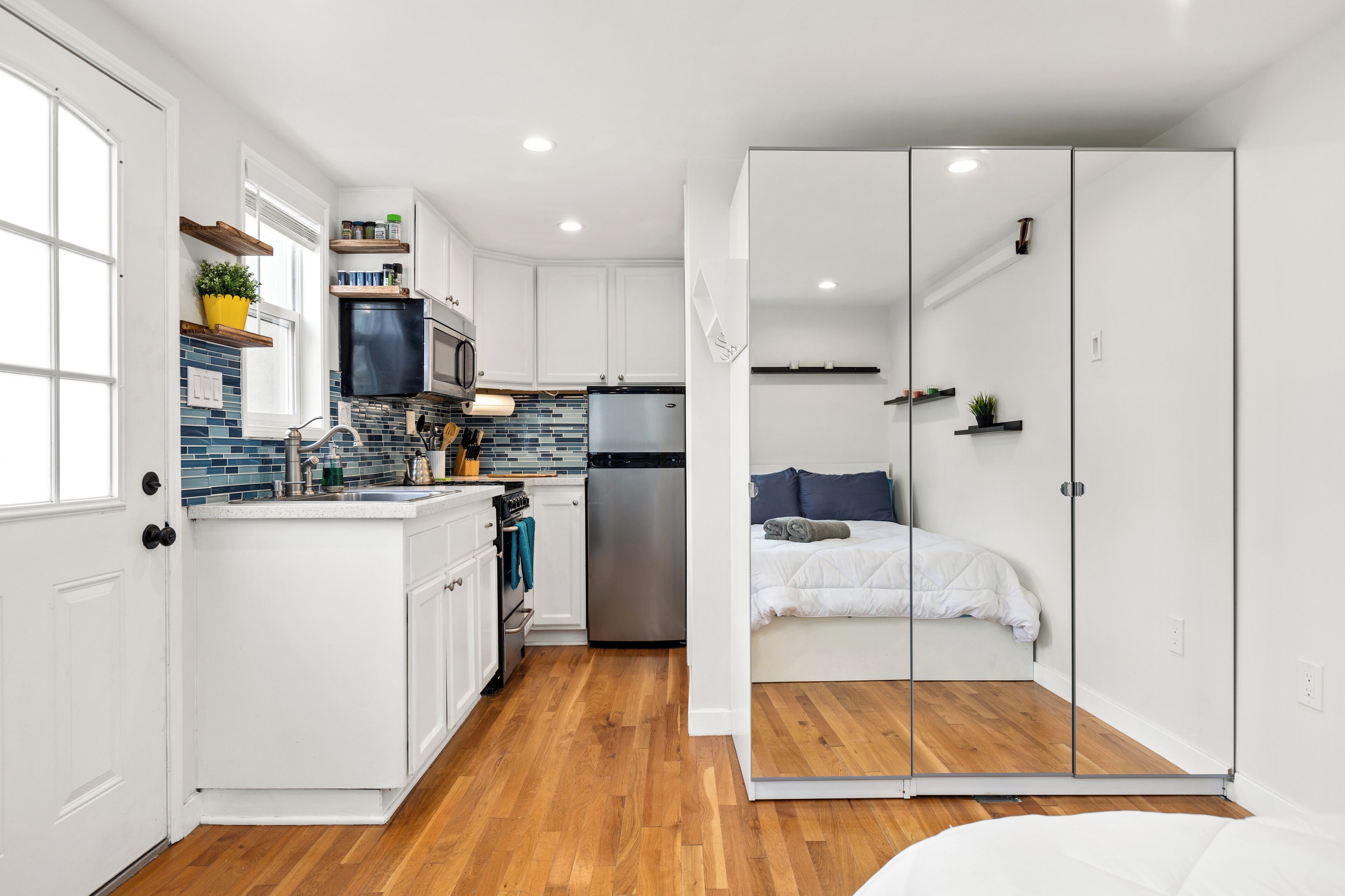 1 bedroom, desk, iron/ironing board, WiFi