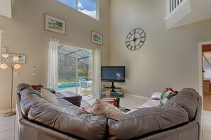 Smart TV, table football, ping pong, books - Home from Home luxury accommodation just 2miles from Disney, Florida (Kissimmee)