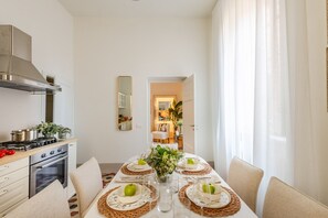 Dining - The Frescoed Tale, A Charming 3 Bedrooms Apartment (Lucca)