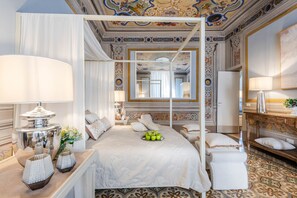 3 bedrooms, iron/ironing board, free WiFi, bed sheets - The Frescoed Tale, A Charming 3 Bedrooms Apartment (Lucca)