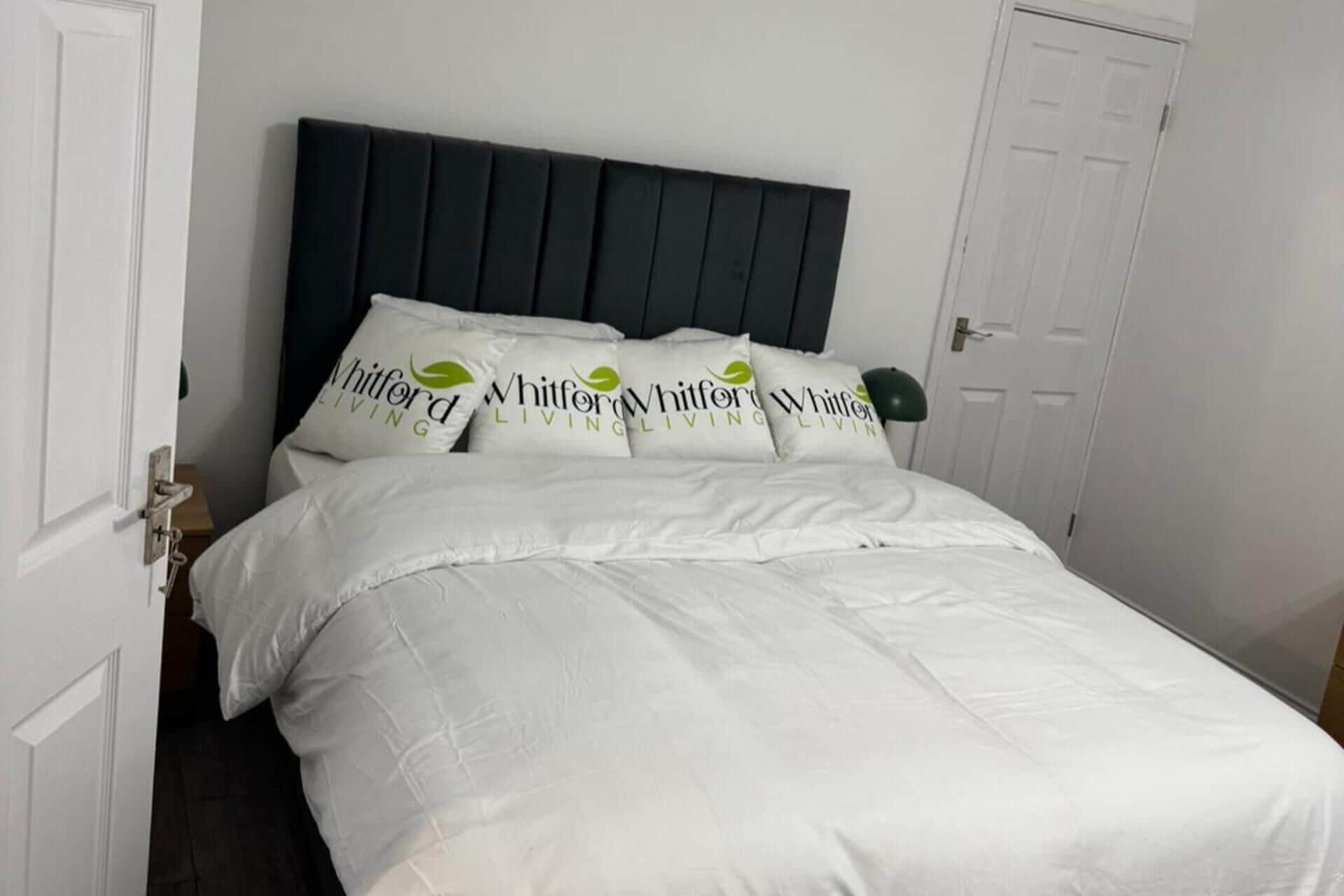 1 slaapkamer, een strijkplank/strijkijzer, gratis wifi, beddengoed