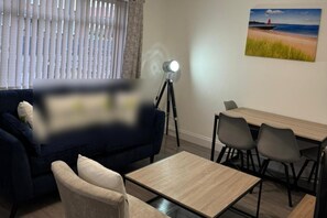 Living area - Bungalow - Sleeps 2 - Parking - Garden (Jarrow)