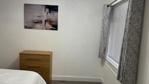 1 kamar tidur, setrika/meja setrika, Wi-Fi gratis, dan seprai linen