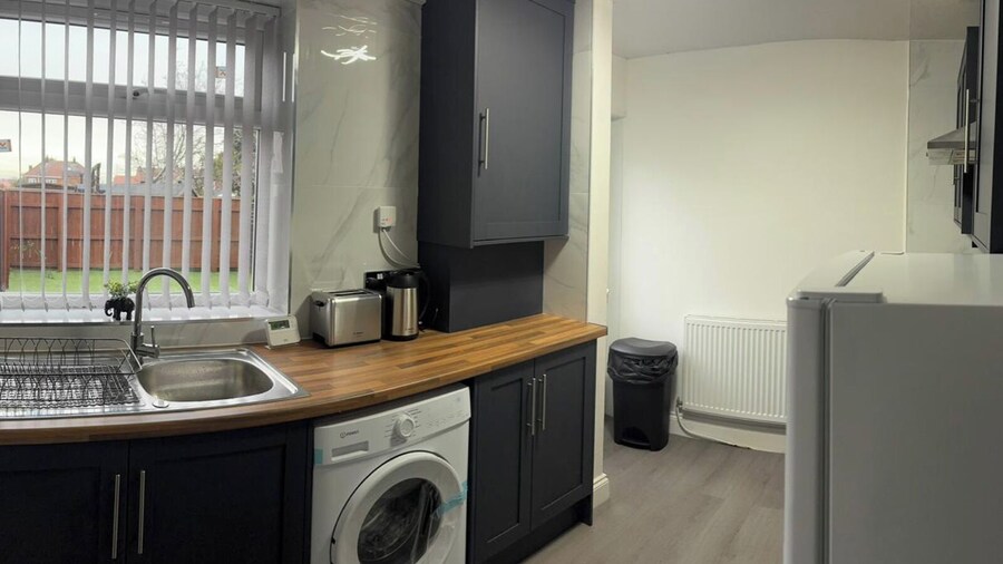 Bungalow - Sleeps 2 - Parking - Garden