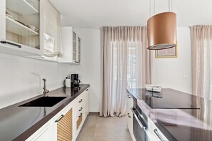 Microwave, oven, stovetop, dishwasher - Villa Racozzi - Sea View, Heated Pool near Poreč (Rakovci)