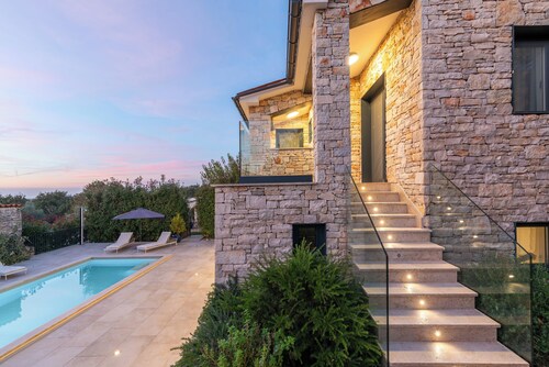 Villa Racozzi - Sea View, Heated Pool near Poreč