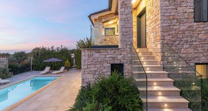 Villa Racozzi - Sea View, Heated Pool near Poreč