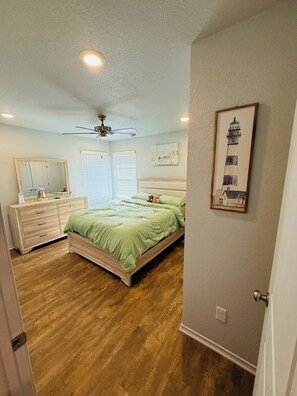 3 عدّة غرف نوم ومكتب ومكواة/لوح كي وواي فاي مجانًا