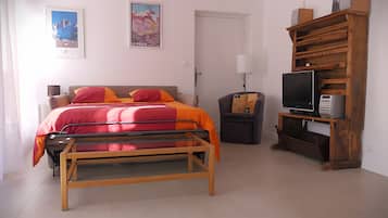 2 quartos, ferros/tábuas de passar roupa, Wi-Fi, roupa de cama