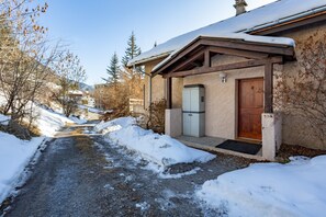 Exterior - Au fil du Réguinier – Seasonal Rental Cottage (Briançon)