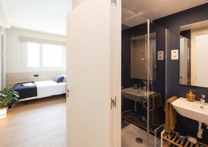 Studio, Non Smoking | Desk, laptop workspace, iron/ironing board, free WiFi - Yugo Terrassa (Terrassa)