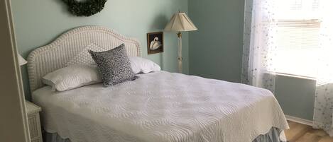 2 bedrooms, iron/ironing board, Internet, bed sheets