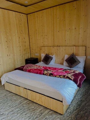 غرفة ديلوكس مزدوجة - بشرفة - منظر للتل | واي فاي مجانًا