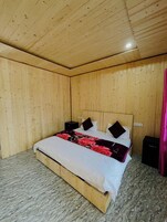 Habitación Deluxe doble, balcón, vistas a la colina | Wifi gratis