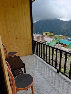 Balcony - Gaurav hotel chopta (Pokhri)