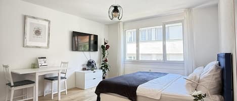 1 bedroom, desk, iron/ironing board, WiFi