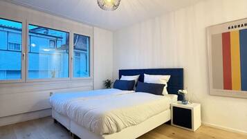 1 bedroom, desk, iron/ironing board, WiFi