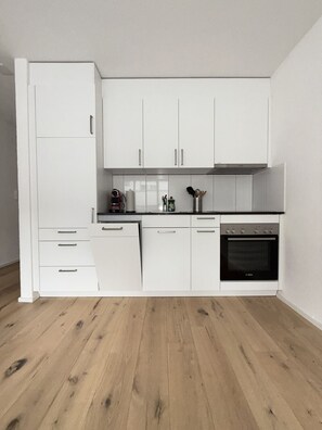 Réfrigérateur, four, plaque de cuisson, lave-vaisselle