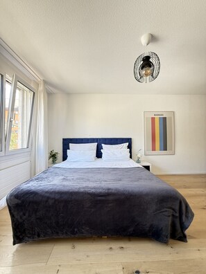 1 bedroom, desk, iron/ironing board, WiFi