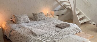 Cozy holiday home with lots of light in quiet beautiful villa area.