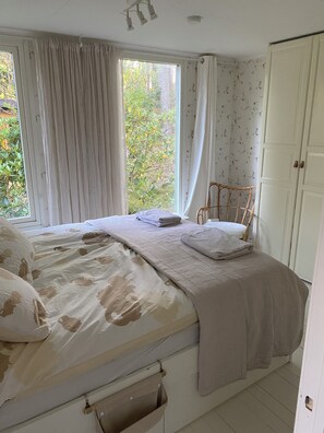 3 chambres, fer et planche à repasser, Wi-Fi, draps fournis