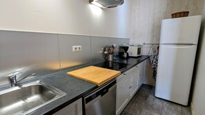 Private kitchen - Charming gîte in a quiet lane in the heart of a wine-growing village with SPA (Premeaux-Prissey)