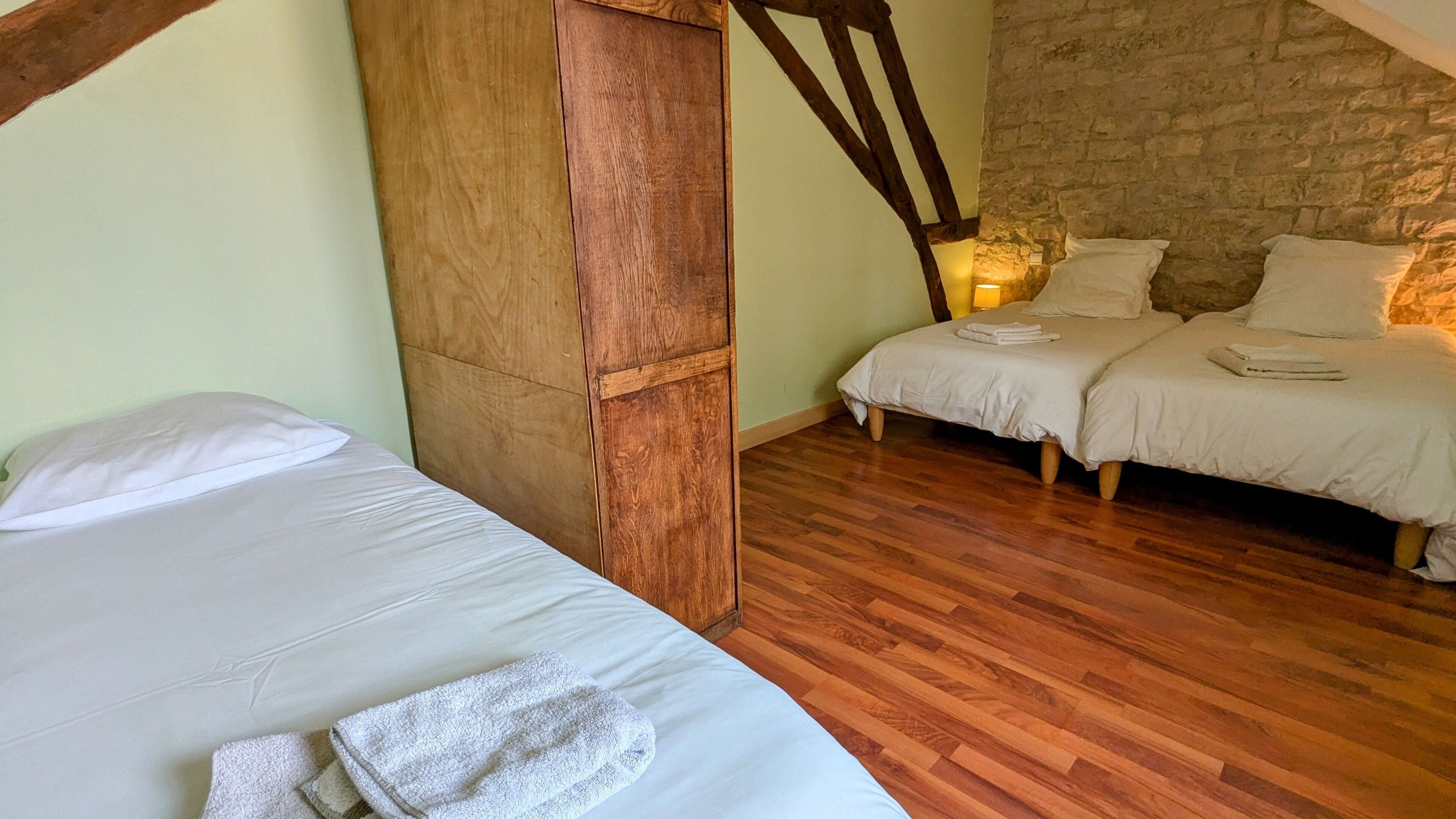 3 chambres, fer et planche à repasser, draps fournis