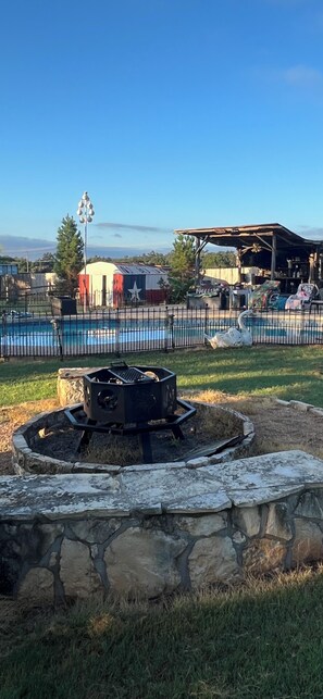 Pool - Relax/ enjoy, expansive sky, hot tub,
pool. Suna, Sunrise/ sunroom (Driftwood)