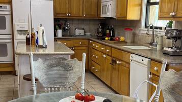 Micro-ondas, fogão, cooktop, lava-louças