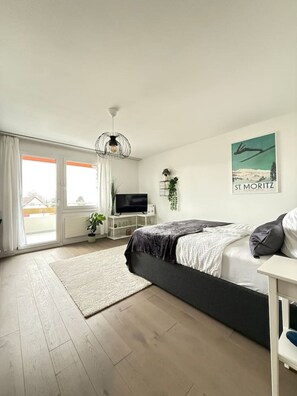 1 bedroom, desk, iron/ironing board, WiFi