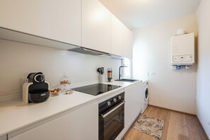 Microwave, oven, stovetop, dishwasher - Refined penthouse floor apartment opposite Osteria Francescana (Modena)