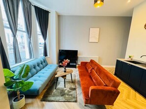 Smart TV - Grande View 8 - Stylish Premium Modern Flat (Eastbourne)