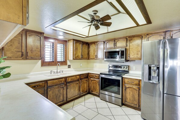 Fridge, microwave, stovetop, toaster - Close to Golf! Snowbird Retreat w/ Pool in Yuma (Yuma)