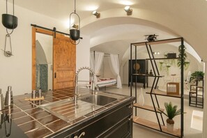 1 bedroom, WiFi, bed sheets - Apartment 'Romantic Suite' with Wi-Fi and Air Conditioning (Gallipoli)