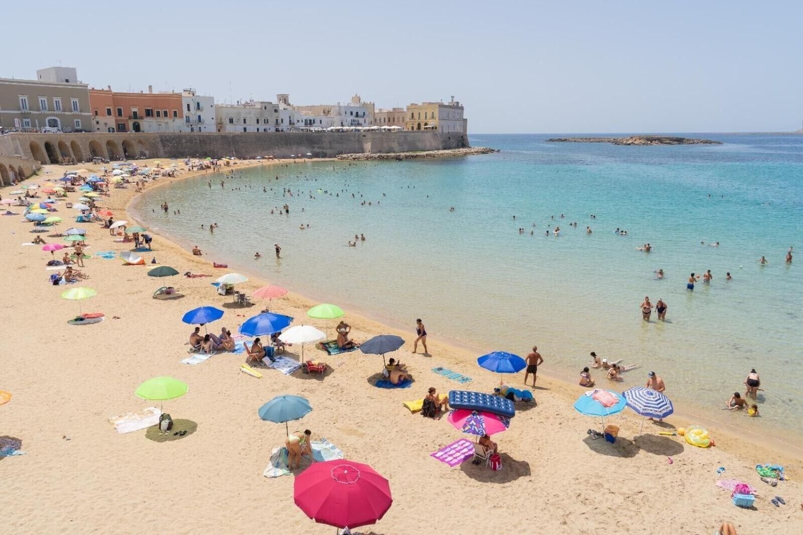 Una spiaggia nelle vicinanze