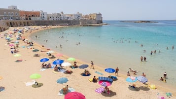 Una spiaggia nelle vicinanze