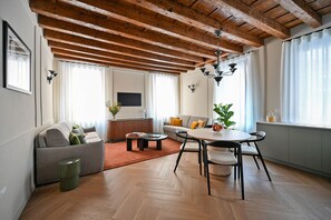 TV - Perfect Holiday Home in San Marco Quiet and Central Location (Venecia)