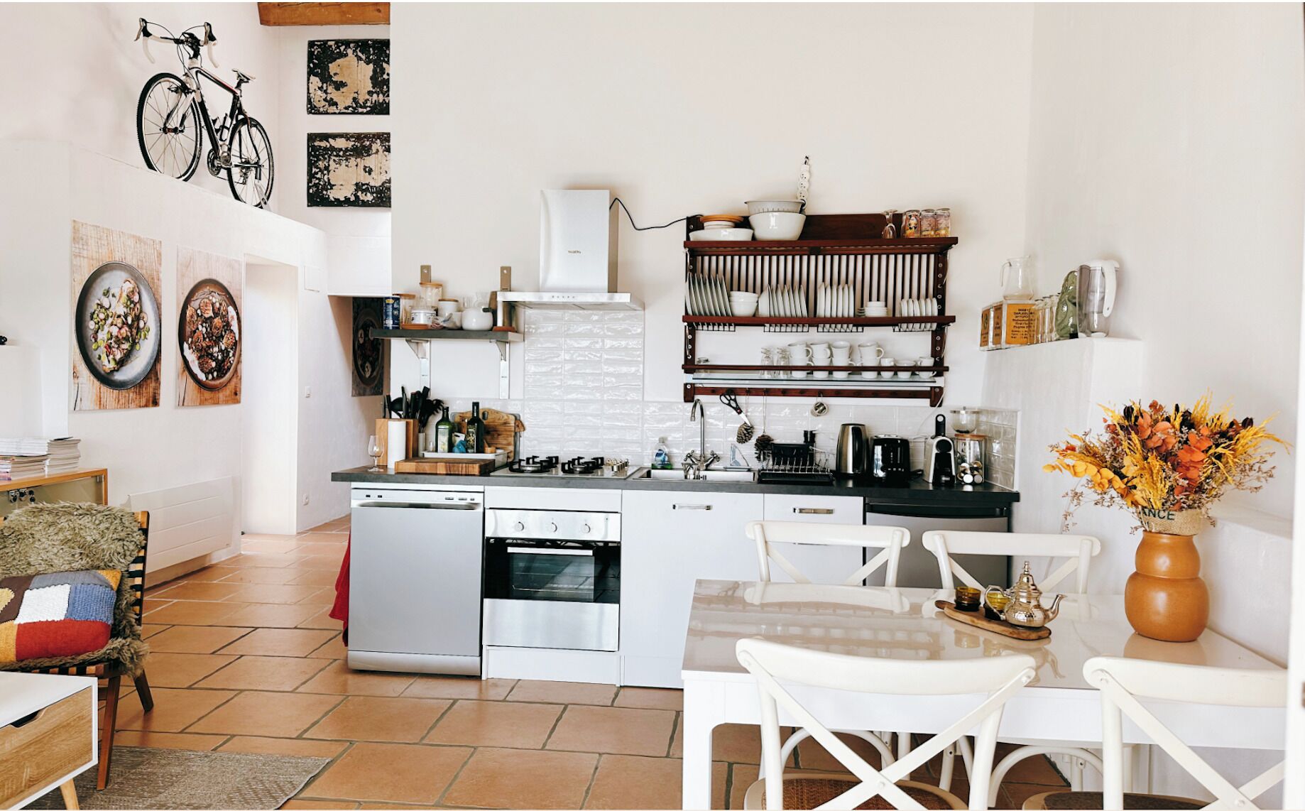 Fridge, oven, stovetop, dishwasher