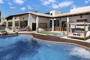 A heated pool - Magnificent Villa Greenlight (Adeje)