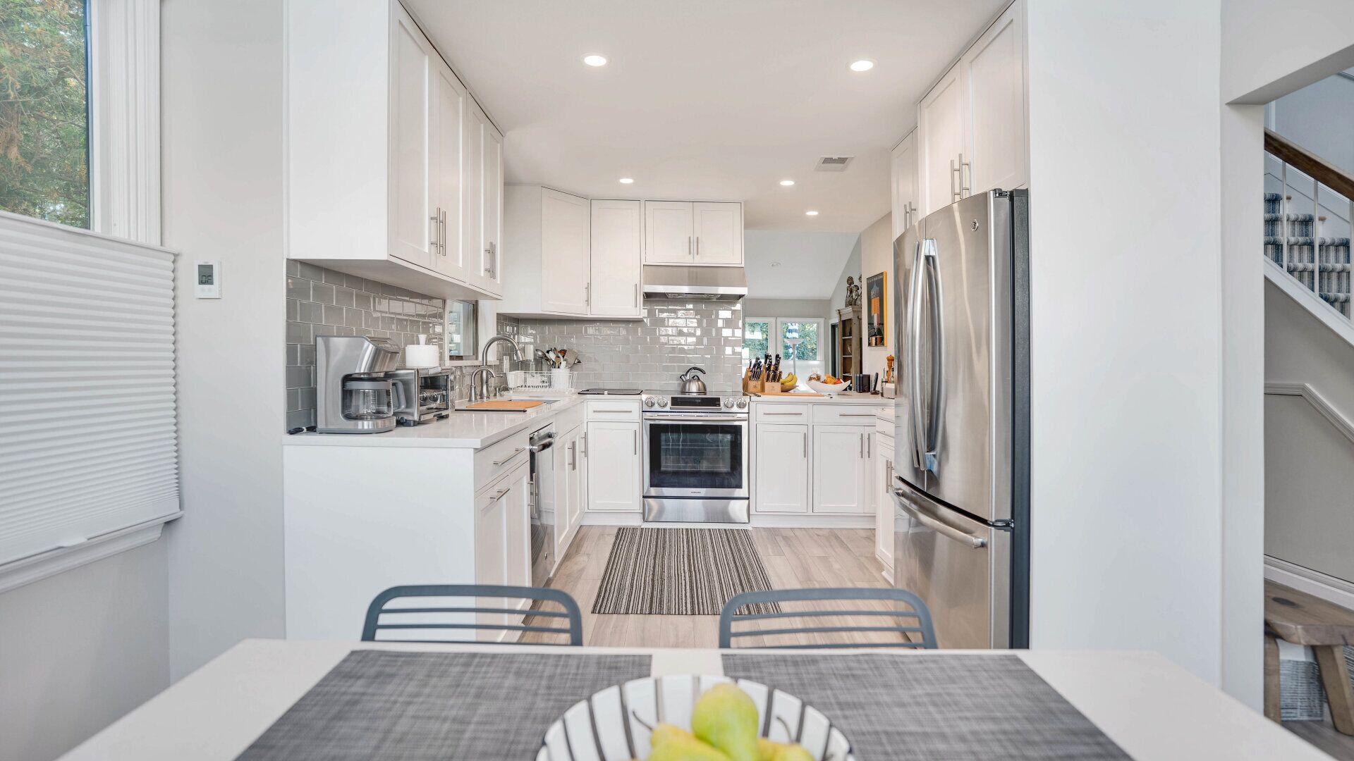 Mikrovågsugn, ugn, spishäll och kaffe- och tebryggare