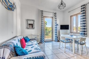 TV - Holiday Home 'Appartamento Marisol Bilo - 350' with Private Terrace, Wi-Fi and Air Conditioning (Campo nell'Elba)