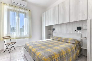 3 bedrooms, WiFi - Holiday Home 'Appartamento Marisol Trilo' with Private Terrace, Wi-Fi and Air Conditioning (Campo nell'Elba)