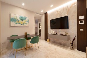 Dining - Apartment 'Ginex Luxury Suite' with Balcony, Wi-Fi and Air Conditioning (Trani)