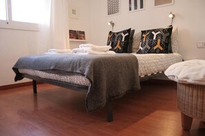 1 bedroom, iron/ironing board, WiFi, bed sheets - Urgell - Lovely apartment with a terrace (Barcelona)