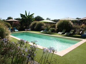 Pool - Holiday Home 'Domaine De La Cipière' with Shared Pool, Private Terrace and Wi-Fi (Peyzac-le-Moustier)