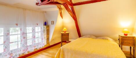 2 makuuhuonetta, silitysrauta/-lauta, Wi-Fi, vuodevaatteet