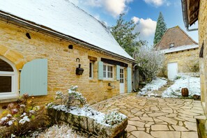 Exterior - Le Rossignol – Spacious Gîte in the Heart of Périgord Noir (Peyzac-le-Moustier)