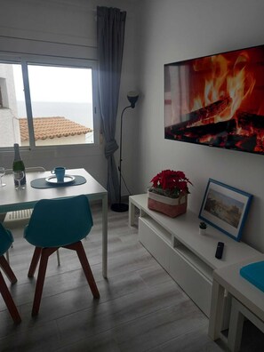 Dining - APARTMENT WITH FANTASTIC SEA VIEW NEXT TO THE BEACH SWIMMING POOL PARKING WIFI (SITGES)
